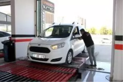 İkinci el araç ticaretinde yeni dolandırıcılık! 50 TL'ye kilometreyi düşüren dolandırıcılar 10 bin TL kar ediyor İkinci el araç ticaretinde yeni dolandırıcılık! 50 TL'ye kilometreyi düşüren dolandırıcılar 10 bin TL kar ediyor