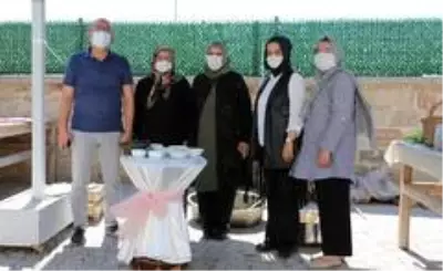 Başkan Kavuş bağbozumu yaptı, pekmez kaynattı Başkan Kavuş bağbozumu yaptı, pekmez kaynattı