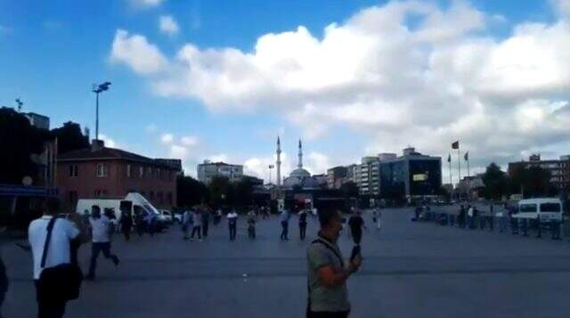 Çağlayan Adliyesi önünde silahlı çatışma! İşte olay yerinden ilk görüntüler