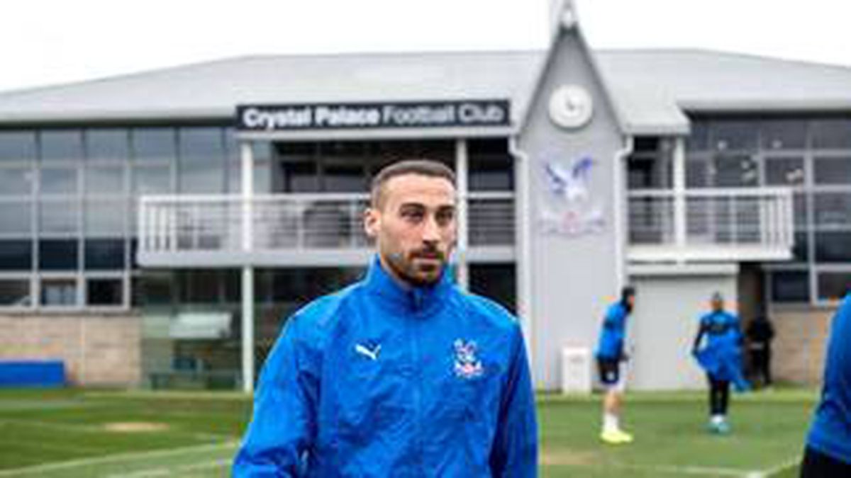 Cenk Tosun'dan transfer iddialarına yanıt: Dizim tam iyileşmedi, beni neden transfer etsinler ki?
