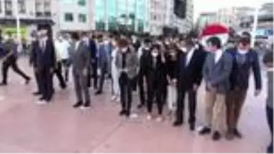 CHP'NİN 97. KURULUŞ YIL DÖNÜMÜNDE İL BAŞKANLIĞI TAKSİM CUMHURİYET ANITI'NA ÇELENK BIRAKTI CHP'NİN 97. KURULUŞ YIL DÖNÜMÜNDE İL BAŞKANLIĞI TAKSİM CUMHURİYET ANITI'NA ÇELENK BIRAKTI