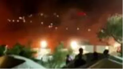 Midilli Adası'nda karantinaya alınan mülteci kampında yangın çıktı Midilli Adası'nda karantinaya alınan mülteci kampında yangın çıktı