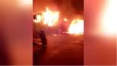 Midilli Adası'nda karantinaya alınan mülteci kampında yangın çıktı Midilli Adası'nda karantinaya alınan mülteci kampında yangın çıktı