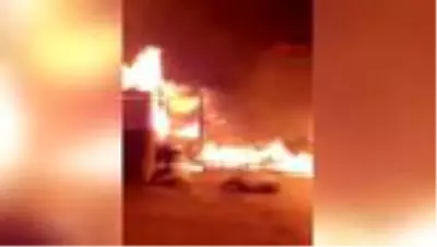 Midilli Adası'nda karantinaya alınan mülteci kampında yangın çıktı Midilli Adası'nda karantinaya alınan mülteci kampında yangın çıktı