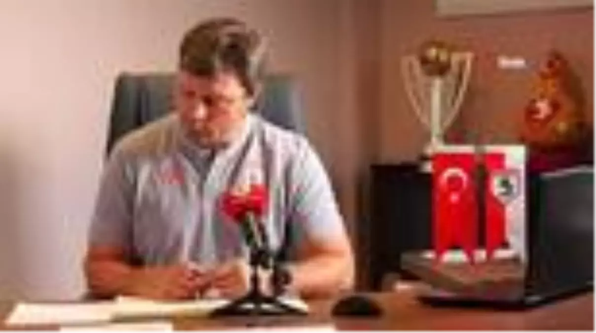 Ertuğrul Sağlam: 'Şampiyon olurken herkesin parmakla göstereceği sempatik bir takım olmak...