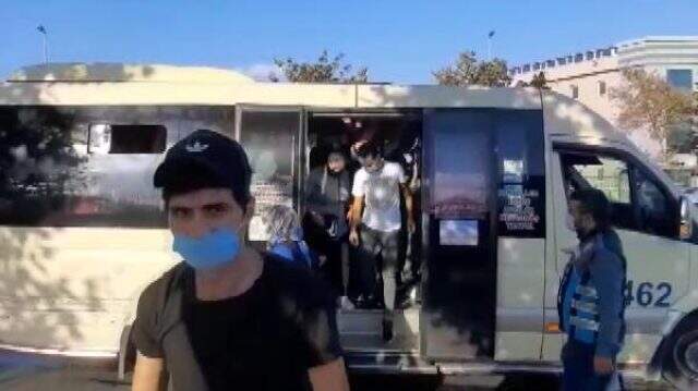 Esenyurt'ta yine aynı manzara! Minibüsün içinden 12 yerine 33 yolcu çıktı