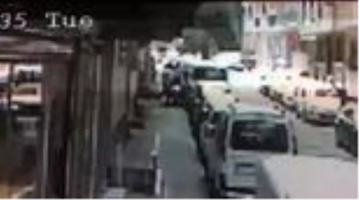 Eyüpsultan'da bir çocuk 2'inci kattan böyle düştü