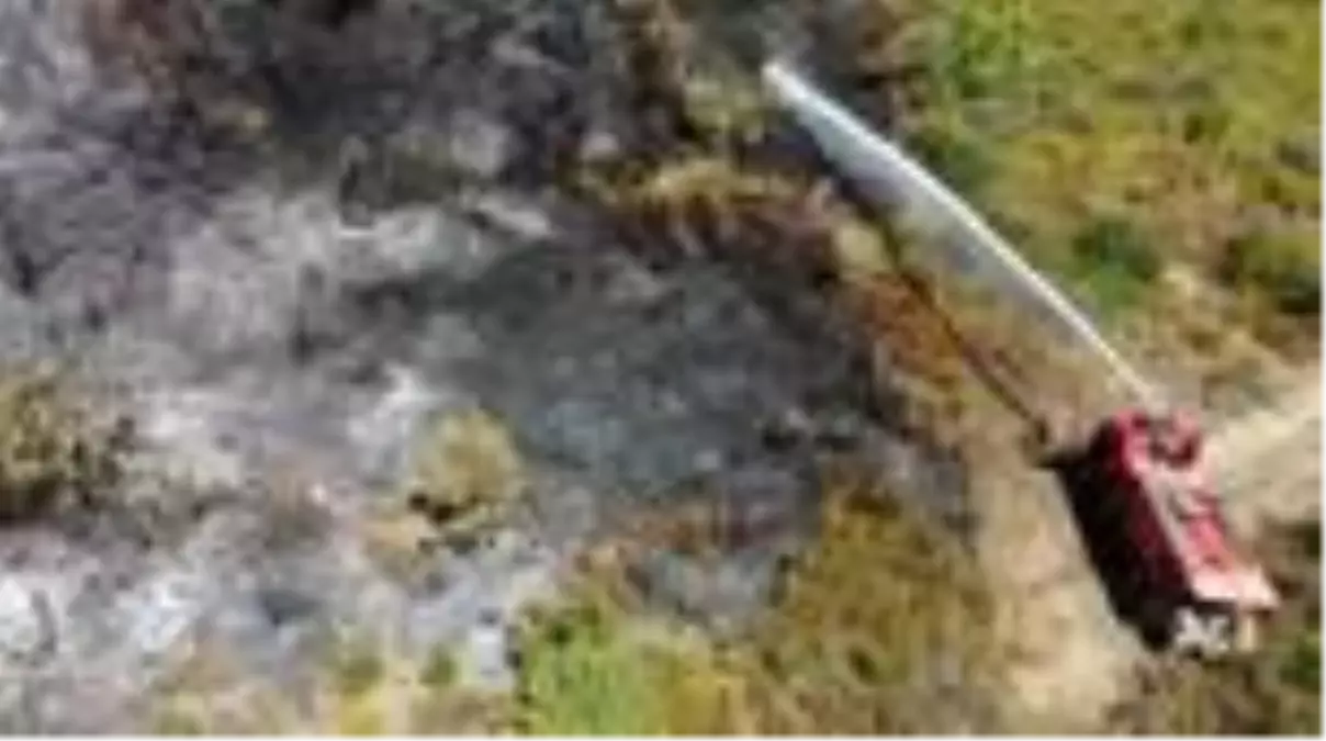 Son dakika haber... Hatay'daki orman yangınını soğutma çalışması sürüyor (Drone)