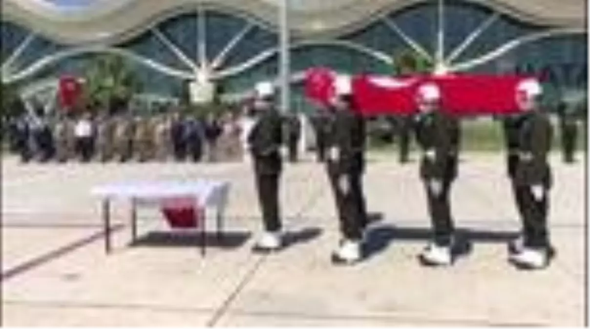 İdlib'de rahatsızlanarak şehit olan Tuğgeneral Sezgin Erdoğan'ın naaşı memleketine uğurlandı - HATAY