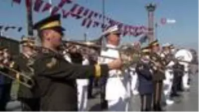İzmir'de 9 Eylül coşkusu; Solo Türk ve Türk Yıldızlarından selamlama uçuşu İzmir'de 9 Eylül coşkusu; Solo Türk ve Türk Yıldızlarından selamlama uçuşu