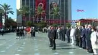 İzmir'in kurtuluş gününe coşkulu kutlama İzmir'in kurtuluş gününe coşkulu kutlama