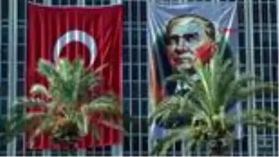 İzmir'in kurtuluş gününe coşkulu kutlama İzmir'in kurtuluş gününe coşkulu kutlama