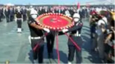 İzmir'in kurtuluş gününe coşkulu kutlama İzmir'in kurtuluş gününe coşkulu kutlama