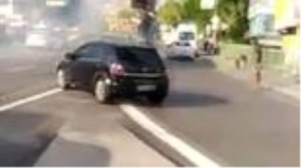 Kadikoy De Iett Otobusu Alev Topuna Dondu Haberler Haber Ofisi