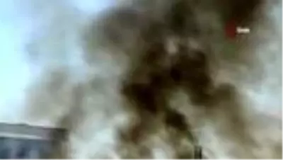 lastikleri atese veren cocuklar agaclari yakti
