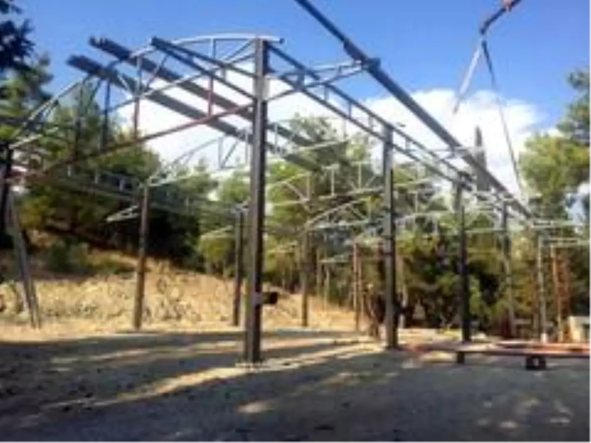 Manavgat Belediyesi'nden Gençler ve Çardak'a çok amaçlı kapalı alan