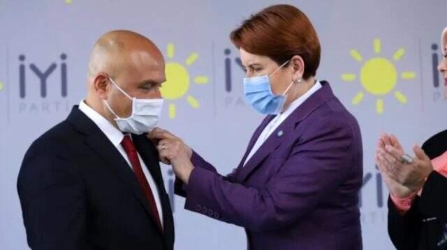 MHP'den ihraç edilen Erhan Usta, düzenlenen törenle İYİ Parti'ye geçti MHP'den ihraç edilen Erhan Usta, düzenlenen törenle İYİ Parti'ye geçti