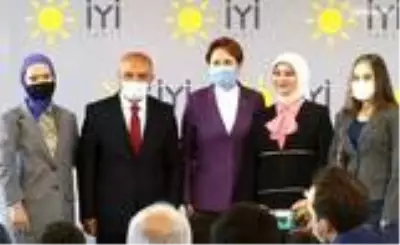 MHP'den ihraç edilen Erhan Usta, düzenlenen törenle İYİ Parti'ye geçti MHP'den ihraç edilen Erhan Usta, düzenlenen törenle İYİ Parti'ye geçti