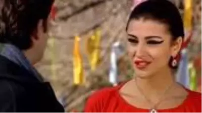 Özge Ulusoy'un yıllar önce bir filmde şeytan rolünü oynadığı görüntüler ortaya çıktı Özge Ulusoy'un yıllar önce bir filmde şeytan rolünü oynadığı görüntüler ortaya çıktı