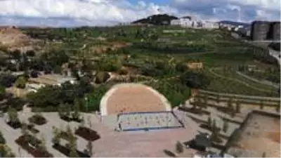 Pendik Belediyesi, sosyal mesafeli futbol etkinliği gerçekleştirdi Pendik Belediyesi, sosyal mesafeli futbol etkinliği gerçekleştirdi