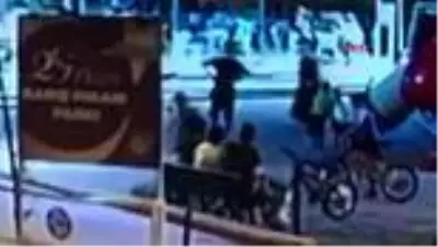 33 yaşındaki kadının 11 yaşındaki çocuğu acımasızca dövdüğü anlar kamerada! 33 yaşındaki kadının 11 yaşındaki çocuğu acımasızca dövdüğü anlar kamerada!