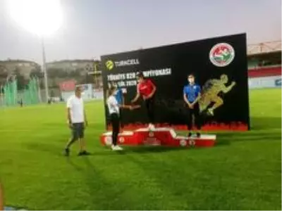 Vanlı atletler Türkiye şampiyonasından madalyayla döndüler