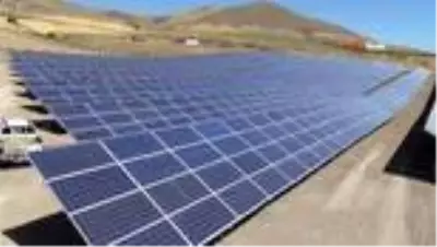 Ahlat Belediyesi 3 bin 500 panelden oluşan güneş enerji üretim tesisi kurdu Ahlat Belediyesi 3 bin 500 panelden oluşan güneş enerji üretim tesisi kurdu