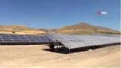 Ahlat Belediyesi 3 bin 500 panelden oluşan güneş enerji üretim tesisi kurdu Ahlat Belediyesi 3 bin 500 panelden oluşan güneş enerji üretim tesisi kurdu