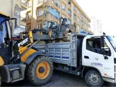 Altınordu'da ekipler afetin izlerini siliyor Altınordu'da ekipler afetin izlerini siliyor
