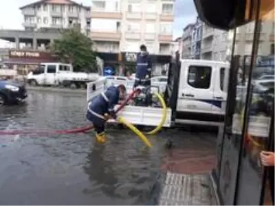 Altınordu'da ekipler afetin izlerini siliyor Altınordu'da ekipler afetin izlerini siliyor