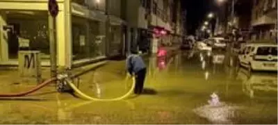 Altınordu'da ekipler afetin izlerini siliyor Altınordu'da ekipler afetin izlerini siliyor