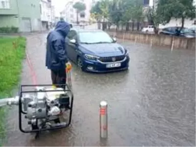 Altınordu'da ekipler afetin izlerini siliyor Altınordu'da ekipler afetin izlerini siliyor
