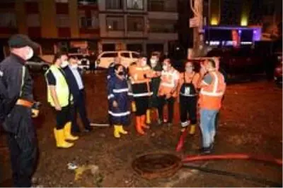 Altınordu'da ekipler afetin izlerini siliyor Altınordu'da ekipler afetin izlerini siliyor