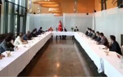 - Dışişleri Bakanı Çavuşoğlu, Senegal'de iş adamları ve kurum temsilcileriyle görüştü - Dışişleri Bakanı Çavuşoğlu, Senegal'de iş adamları ve kurum temsilcileriyle görüştü
