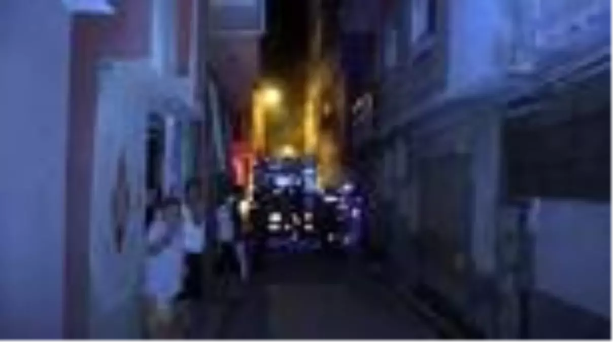 Evde çıkan yangın hasara neden oldu