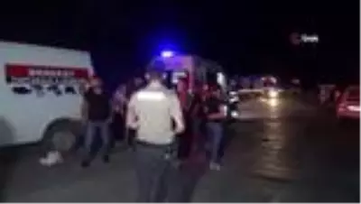 Kalp krizi geçiren sürücü otomobiliyle karşıdan gelen minibüsle kafa kafaya çarpıştı: 1 ölü 1 yaralı Kalp krizi geçiren sürücü otomobiliyle karşıdan gelen minibüsle kafa kafaya çarpıştı: 1 ölü 1 yaralı