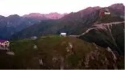 Nopapeni Yaylası bulut deniziyle ziyaretçilerine görsel şölen sunuyor