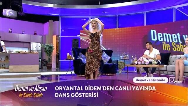 Oryantal Didem, canlı yayındaki dans performansıyla izleyenleri büyüledi Oryantal Didem, canlı yayındaki dans performansıyla izleyenleri büyüledi
