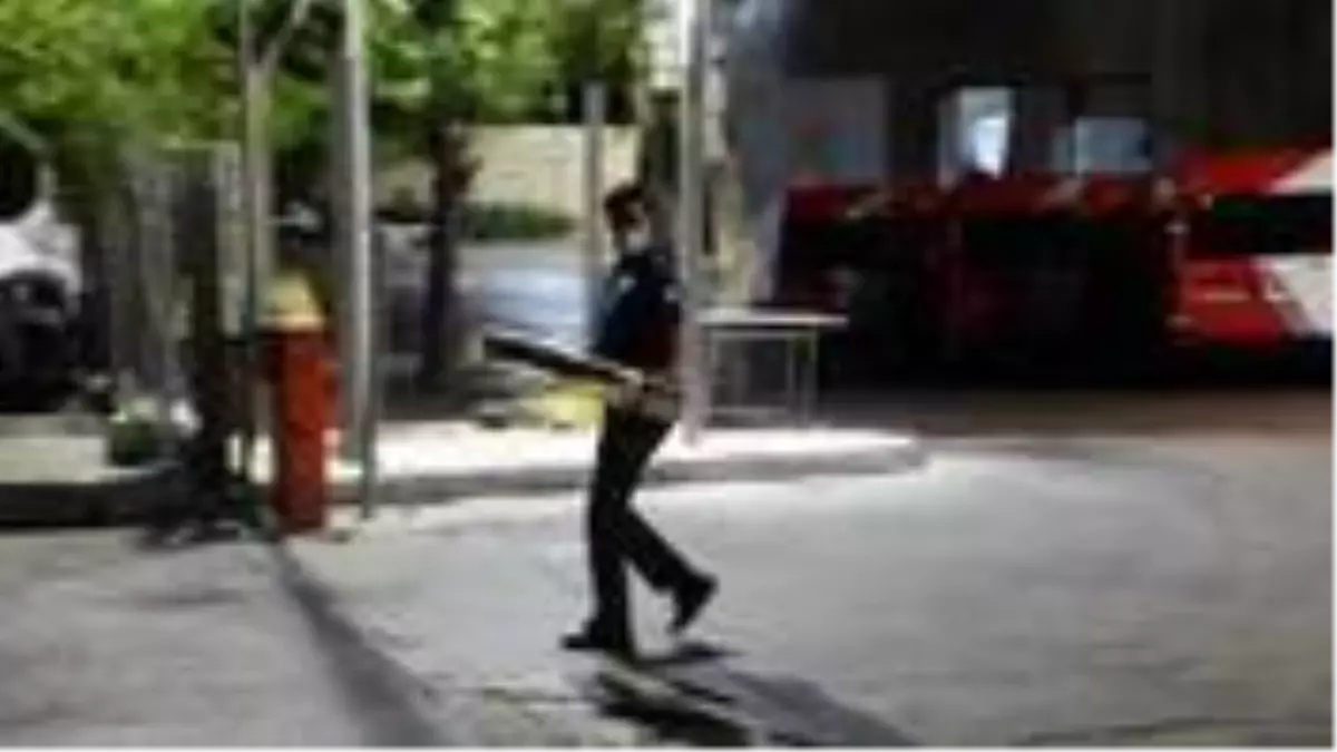 Paketteki havalı tüfek ateş aldı, kargo personeli yaralandı