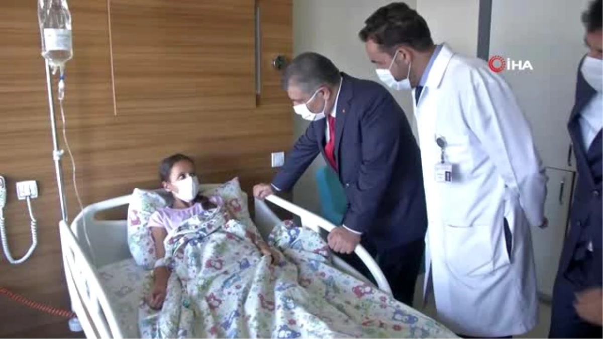 Sağlık Bakanı Fahrettin Koca, hastanede tedavileri devam eden çocukları