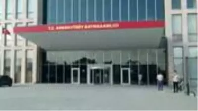 Sahte evrak ile 4 milyon liralık vurgun yapmaya çalışan dolandırıcılar, tapu memurundan kaçamadı Sahte evrak ile 4 milyon liralık vurgun yapmaya çalışan dolandırıcılar, tapu memurundan kaçamadı