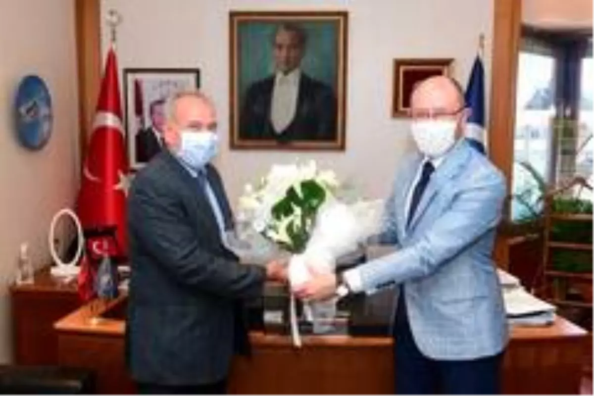 Sporun başarılı ismi Dr. Öğütveren'e anlamlı plaket