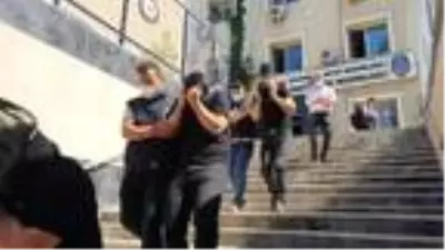 Makine mühendisi kadın 'FETÖ adınıza banka hesabı açtı' yalanıyla 240 bin dolar dolandırıldı Makine mühendisi kadın 'FETÖ adınıza banka hesabı açtı' yalanıyla 240 bin dolar dolandırıldı