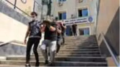 Makine mühendisi kadın 'FETÖ adınıza banka hesabı açtı' yalanıyla 240 bin dolar dolandırıldı Makine mühendisi kadın 'FETÖ adınıza banka hesabı açtı' yalanıyla 240 bin dolar dolandırıldı