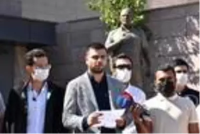 AK Parti İzmir İl Gençlik Kolları'ndan Erol Mütercimler'e suç duyurusu
