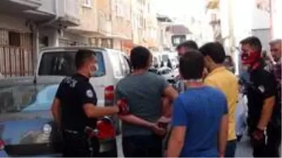 8 bin TL değerindeki altını çalıp kaçan hırsız, yakalanınca kuyumcuya yalvardı 8 bin TL değerindeki altını çalıp kaçan hırsız, yakalanınca kuyumcuya yalvardı
