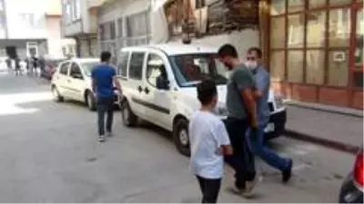 8 bin TL değerindeki altını çalıp kaçan hırsız, yakalanınca kuyumcuya yalvardı 8 bin TL değerindeki altını çalıp kaçan hırsız, yakalanınca kuyumcuya yalvardı