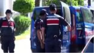 ANTALYA Rus turistlerin banka hesaplarından para çeken 3 şüpheli tutuklandı ANTALYA Rus turistlerin banka hesaplarından para çeken 3 şüpheli tutuklandı