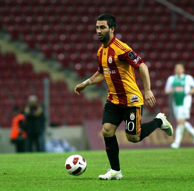 Arda Turan, 3 bin 403 gün sonra Galatasaray formasıyla resmi maça çıkacak