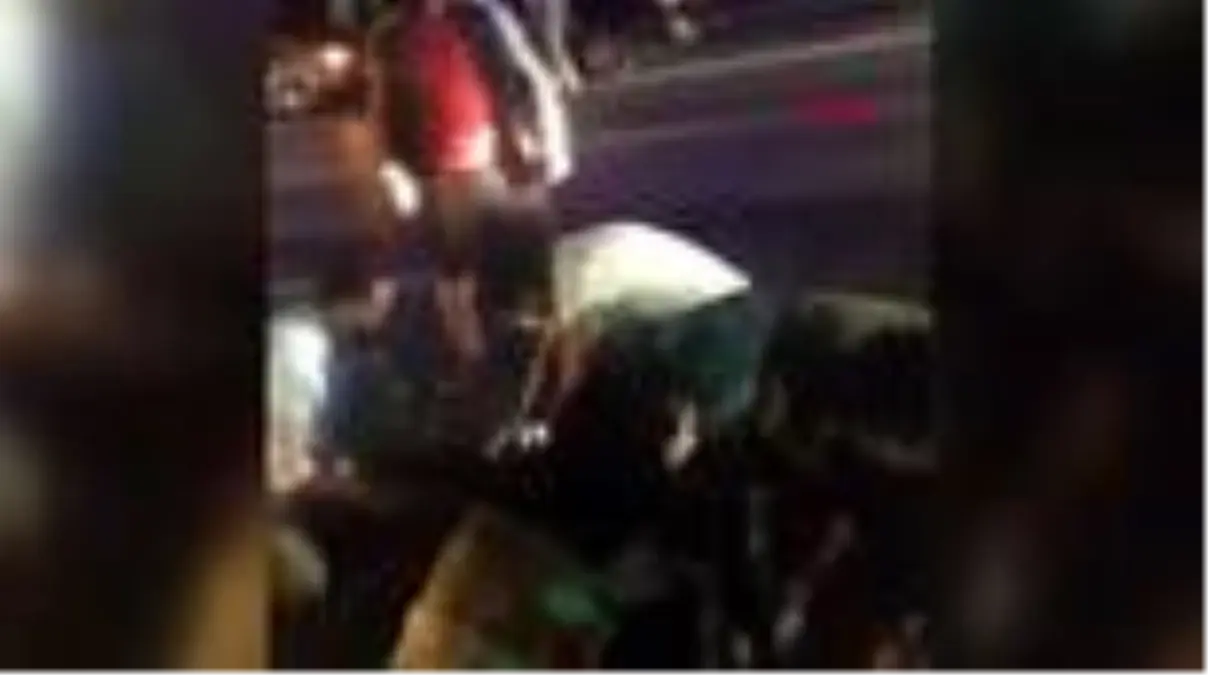 Arnavutköy'de otomobil ve motosiklet kavşakta çarpıştı: 1 ağır yaralı